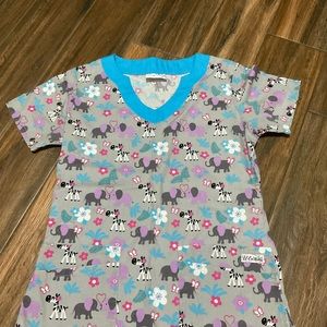 UA Size small scrub top